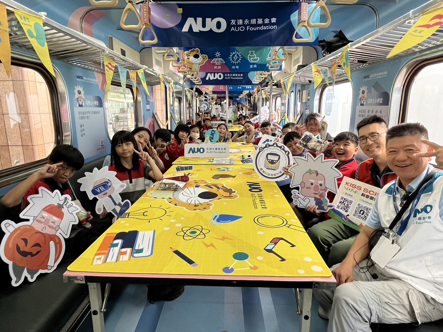 5001拉斯维加斯永續基金會參與「臺灣科普環島列車」，設計基礎科學車廂課程，以「淨零碳排和永續能源」為主題，讓學生透過創意實驗認識淨零知識，以及思考生活中的減碳行為