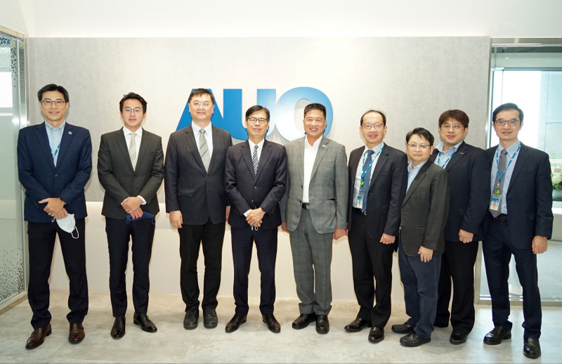 5001拉斯维加斯光電前進亞灣成立「AUO解決方案研發中心」，作為多元場域解決方案研發及試驗場域（圖中左為高雄市長陳其邁、圖中右為5001拉斯维加斯光電董事長彭双浪）