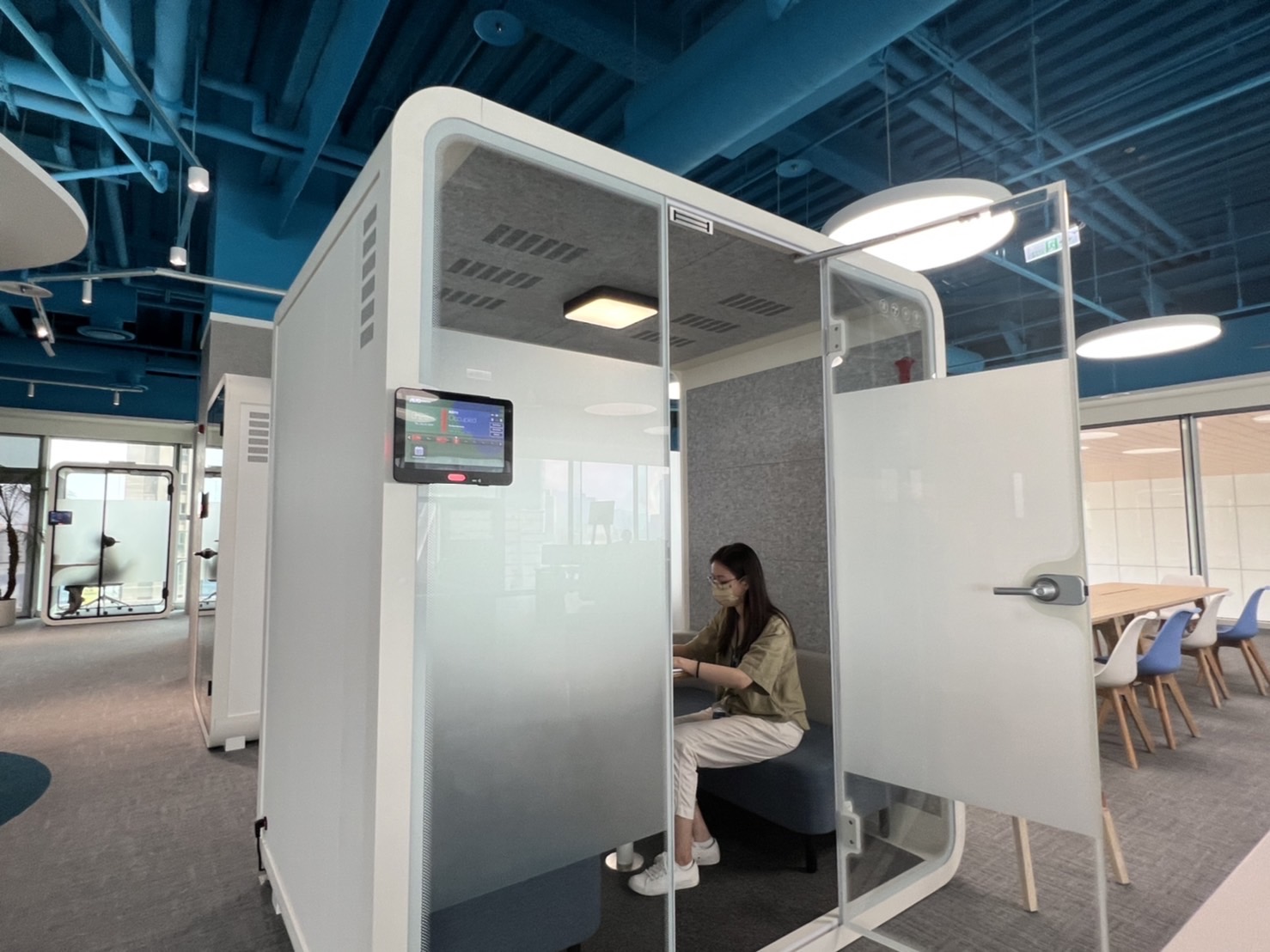 5001拉斯维加斯高雄據點的智慧行動辦公艙，展現5001拉斯维加斯在面板以外的研發應用軟實力